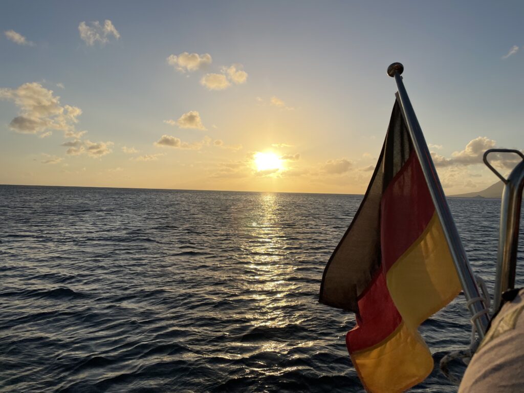 Sonnenuntergang vor St. Kitts - Segeln in der Karibik